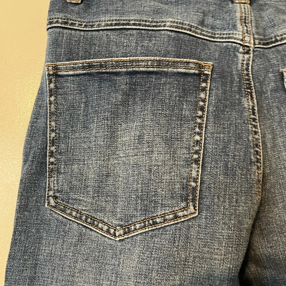 CABI 5th Avenue High Rise Flare Jeans 6069R Size 6 - Picture 12 of 16